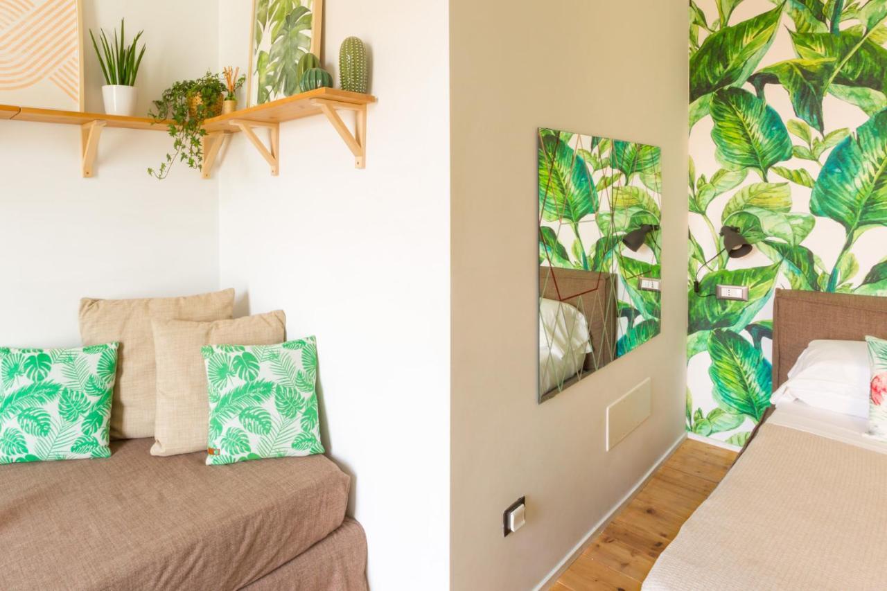 Duomo Views, Light, Jungle-Inspired Studio With Terrace มิลาน ภายนอก รูปภาพ